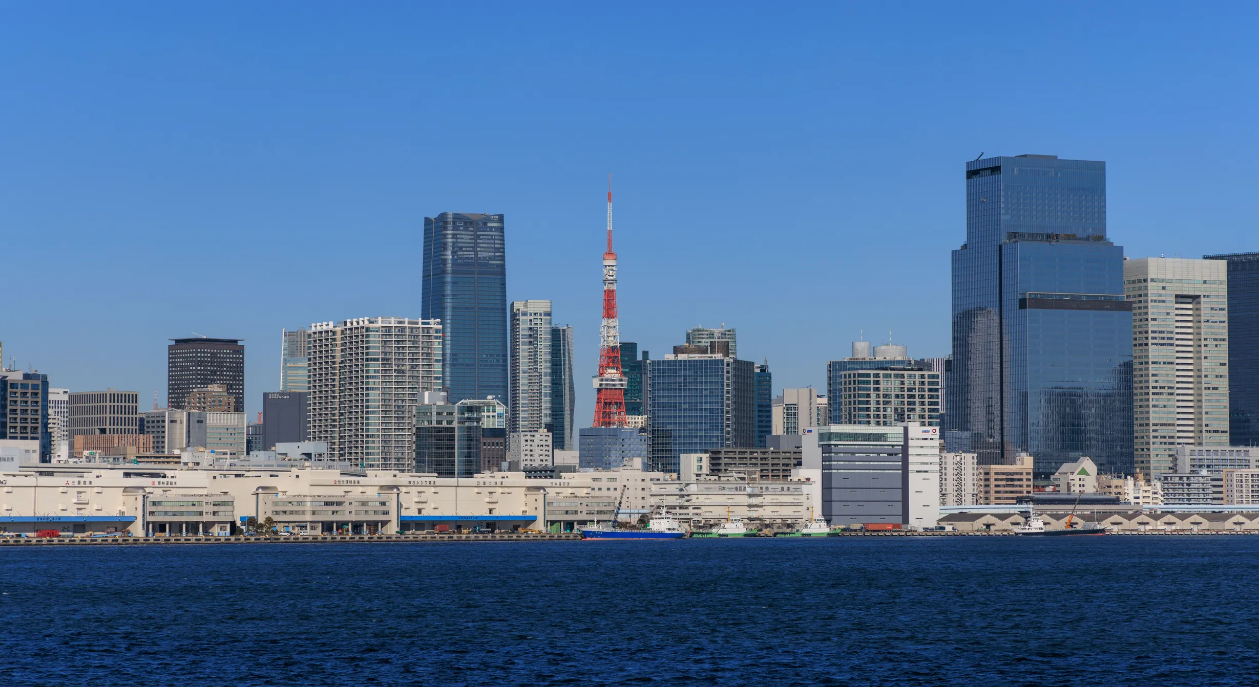 福岡市中央区高砂、薬院・平尾駅に近い住宅街と一棟マンションの街並み