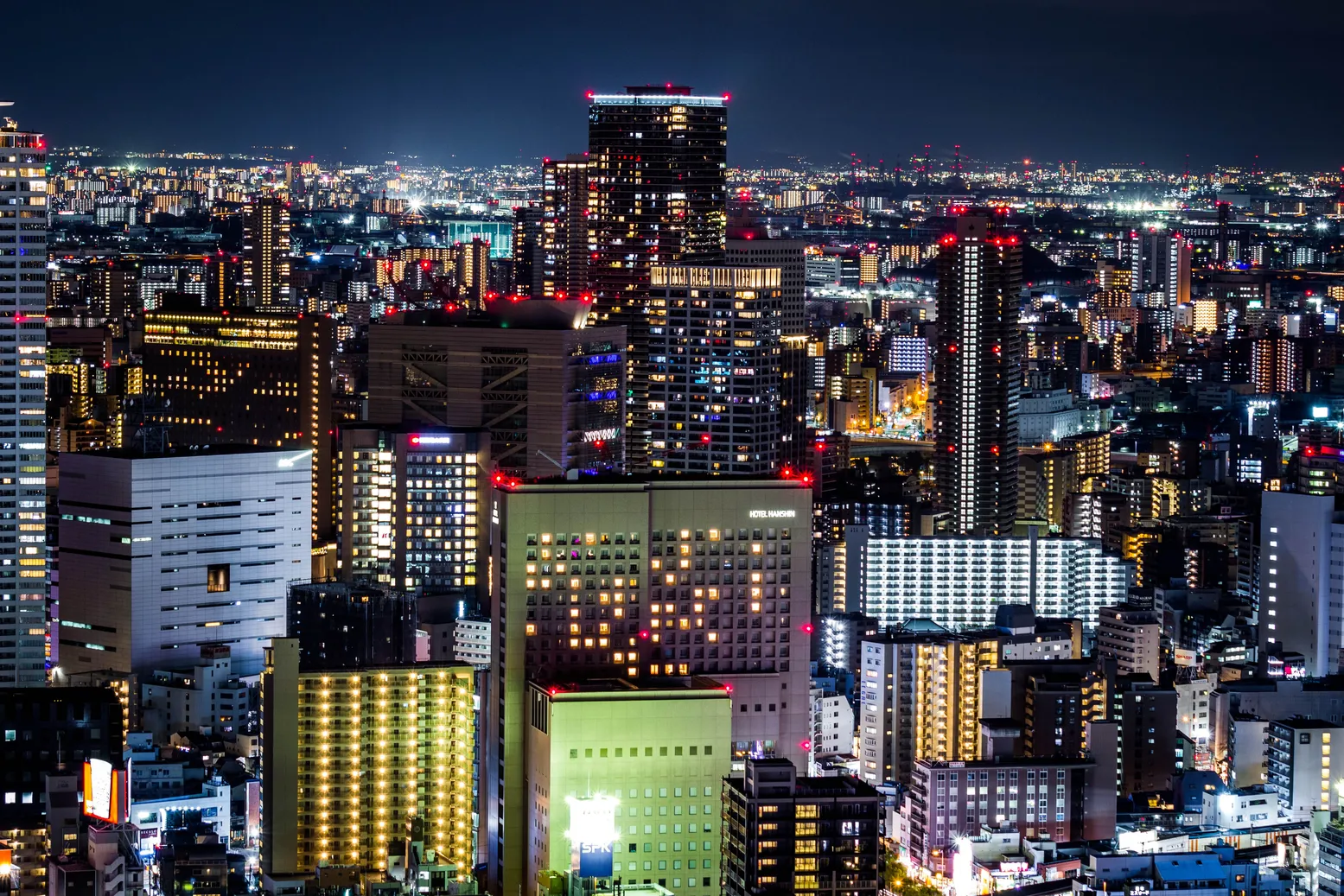 福岡市中央区谷、六本松・桜坂に近い住宅街と一棟マンションの街並み