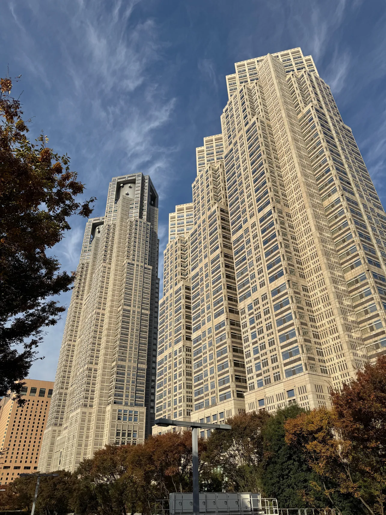 大阪市北区豊崎に立ち並ぶタワーマンション群と、その足元に広がる底地・住宅地